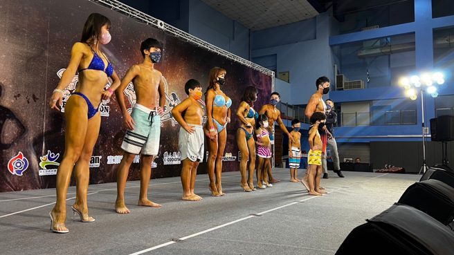 亲子健身赛事藉由亲子共同参赛机会，让孩童体验平时训练所带来的成效，以及享受舞台上的氛围。（台北市健美健身运动协会提供）