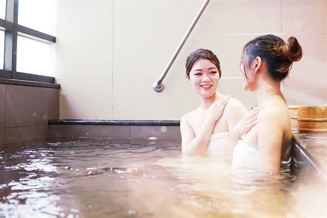 位在台北市区的福容台北一馆，泡美人汤及啖顶级锅物，每人1209元起。(福容大饭店提供)