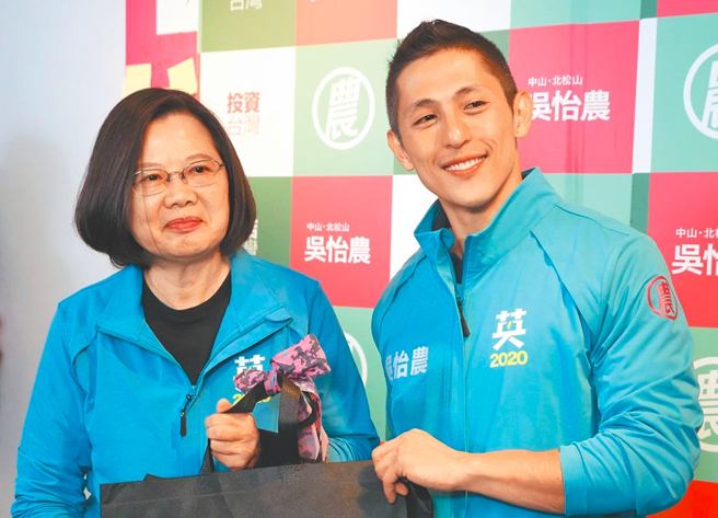 董智森認為，蔡英文(左)不給媒體問到飽，跟吳怡農(右)不敢接受辯論邀請是同樣道理。（本報資料照片）