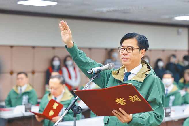 高雄市長陳其邁25日宣誓就職，未來府會一家親，等同全面執政。（高市新聞局提供）