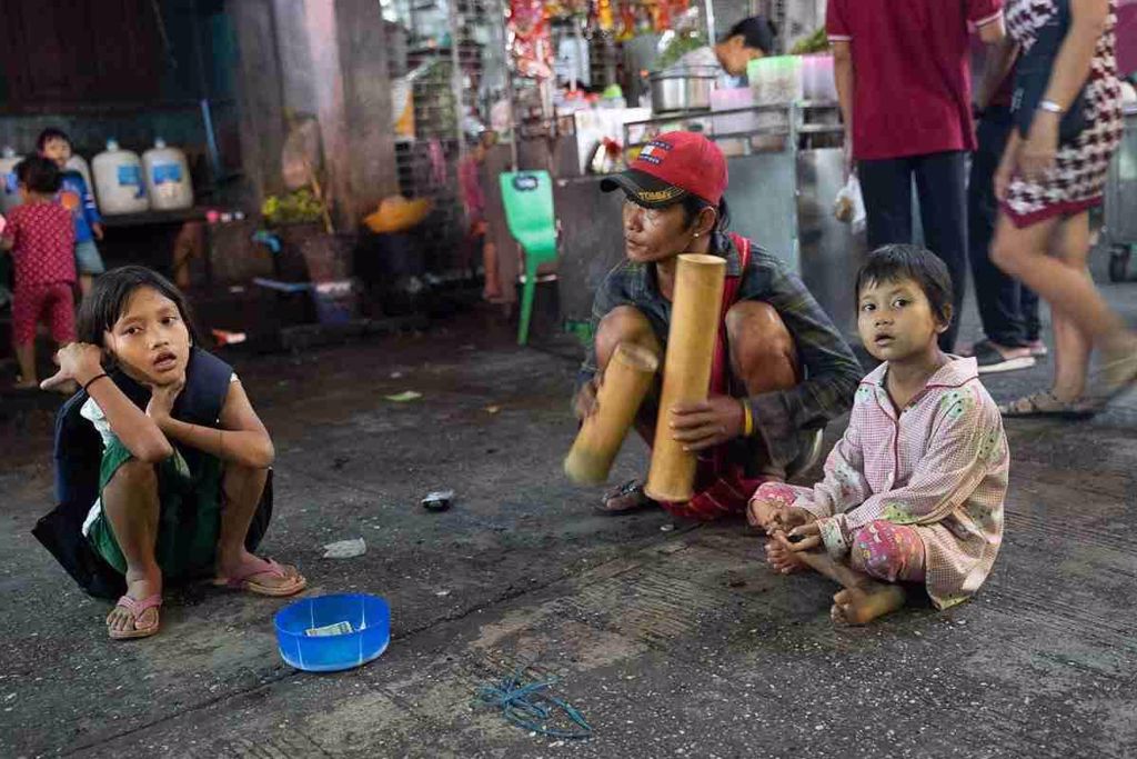 泰国810万人口身陷贫穷， 28万名孩童辍学。图/shutterstock(photo:ChinaTimes)
