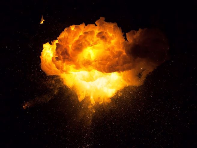 伊朗西北部油漆工廠爆炸 至少65人受傷。（圖為爆炸示意圖，達志影像／shutterstock提供）