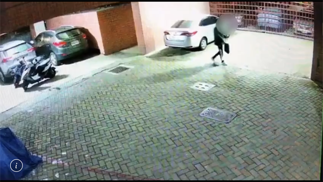 一名男持刀闯旧公寓电梯抢劫，目前警方已锁定对象追查中。（警方提供／谢佳潾屏东传真）