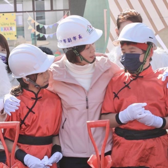 台中市副市長王育敏（中）。（圖／取自盧秀燕臉書）