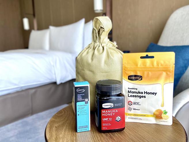 台北中山九昱希尔顿逸林酒店「逸起蜂健康」住房专案，平日入住即送价值3,140元的麦芦卡蜂蜜品牌康维他礼包。（图／台北中山九昱希尔顿逸林酒店提供）