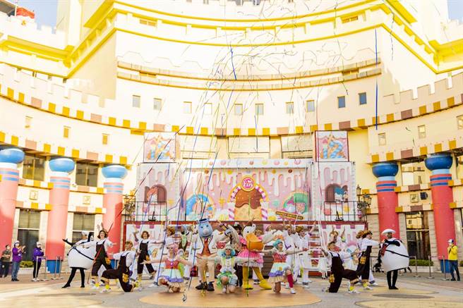 義大遊樂世界元旦連假推出嗨翻新年度雙人只要999元，帶你嗨玩全台唯一希臘情境主題樂園。(義大世界提供／林雅惠高雄傳真)