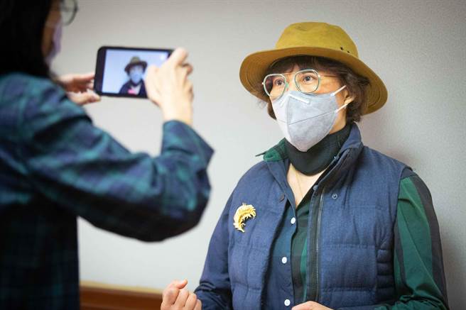 黄小姐表示，阴道内的伤口术后几乎不需要照顾、拆线也无痛感，术后几小时就能下床进食。（袁庭尧摄）