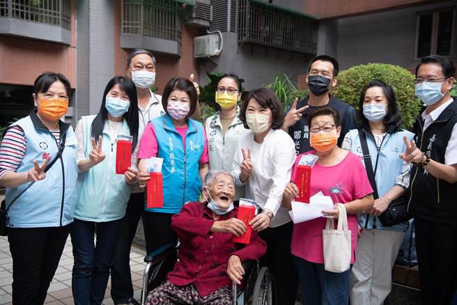 嘉義市是唯一利用歲計賸餘普發現金的縣市，嘉義市長黃敏惠建議中央普發1萬元現金。（嘉義市政府提供∕呂妍庭嘉義傳真）