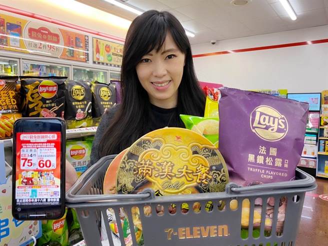 迎2023年，7-11门市自明年1月1日起限时8天，指定商品任选2件79折、4件75折。（7-11提供）