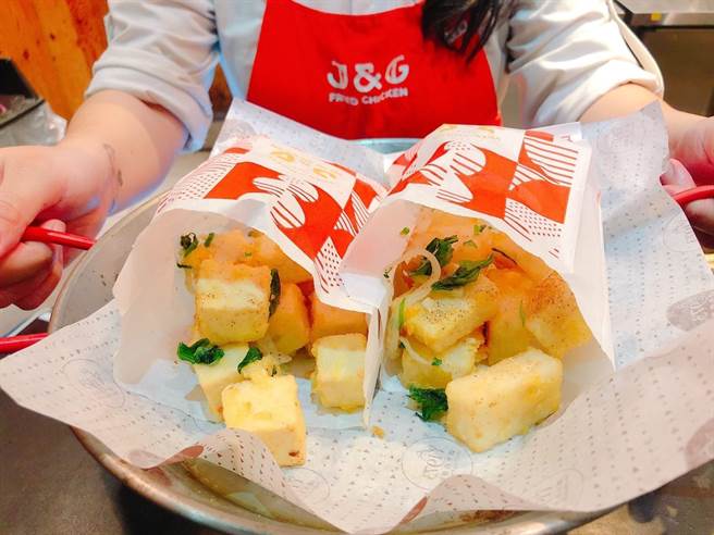 明起透过外送点购「塔香百页豆腐」同样可享买一送一，限量6千组。（继光香香鸡提供）