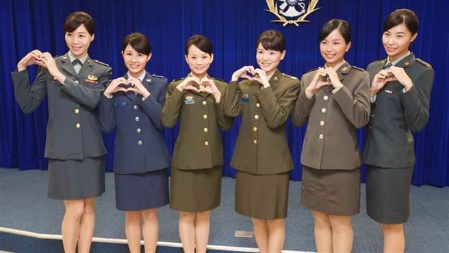 前国防部长严德发曾坦承女性志愿役战力强过军事训练役，当时有绿委建议纳入教召。（本报资料库）