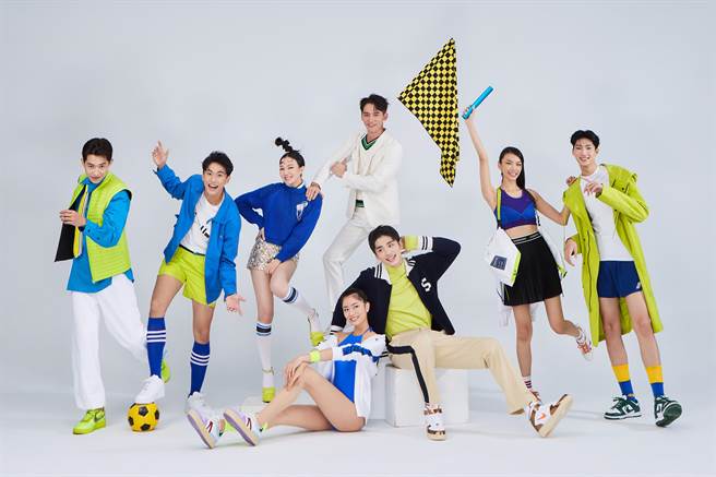 伊林娱乐艺人名模欢聚拍摄2023新年贺卡，江尚儒（左起）、徐玮泽、李杏、温升豪、陈芃羽、金云，（前排）李婉绮、王品澔。（伊林娱乐提供，服装／LACOSTE）