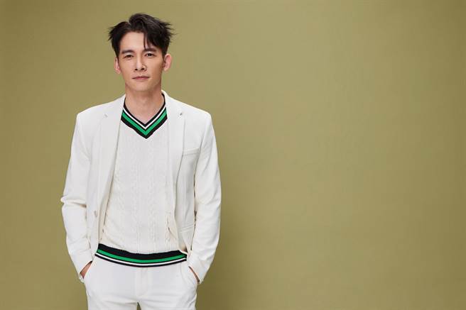 温升豪许愿新的一年工作顺利，全家人身体健康。（伊林娱乐提供，服装LACOSTE）