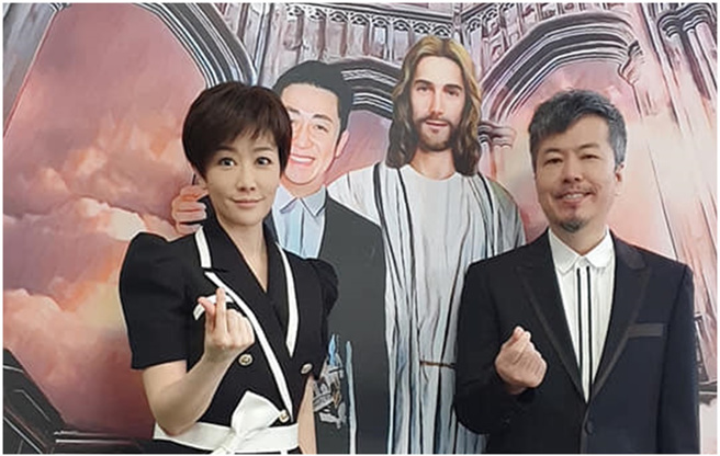 黄国伦与寇乃馨2014年成了第一对「被离开」艺起发光协会的夫妻。（图／FB@寇乃馨）