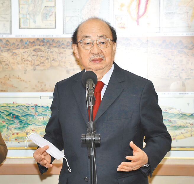 外傳民進黨立院黨團擬將兵役延長由查照案改為審查案，引發在野黨炮轟，民進黨立院黨團總召柯建銘26日表示，一切按立院議事程序進行。（劉宗龍攝）