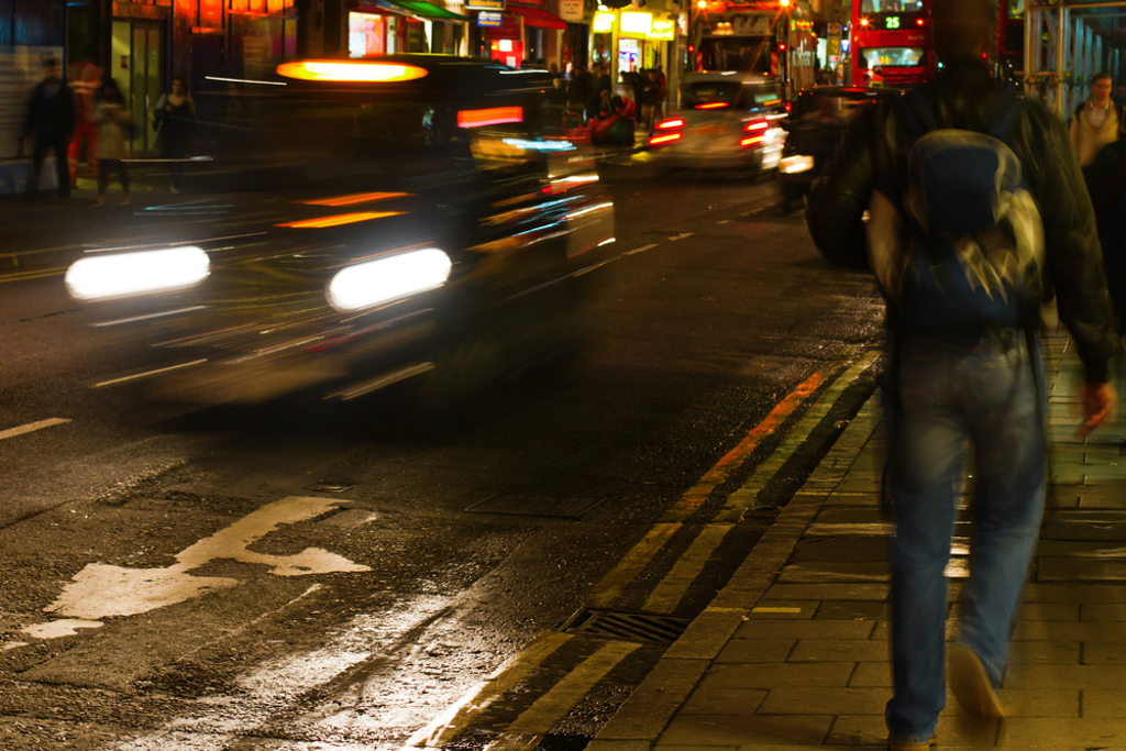 迪利当天负责值夜班，下班后走在伦敦街头要回家，不料被一名骑乘单车的抢匪锁定行抢。示意图／shutterstock(photo:ChinaTimes)