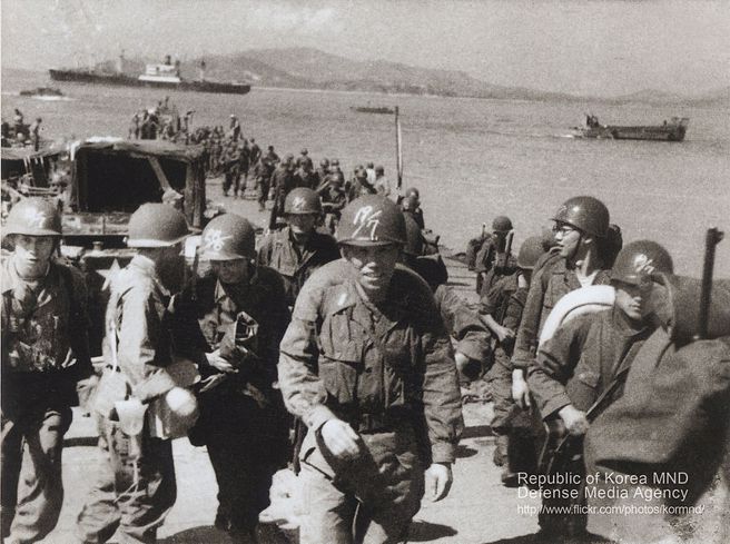 仁川登陆战韩军登上月尾岛。（图／韩国国防部）