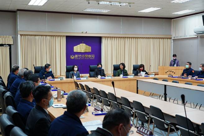 新竹市长高虹安上任后第1站即前往新竹市警察局，了解各项警政工作。（新竹市警局提供／王惠慧新竹传真）