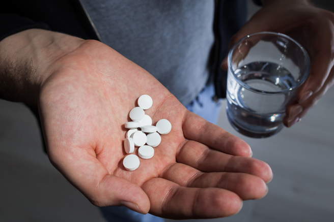 大陸國產新冠治療口服藥完成三期臨床預計最快明年2月上市。（示意圖/達志影像shutterstock）