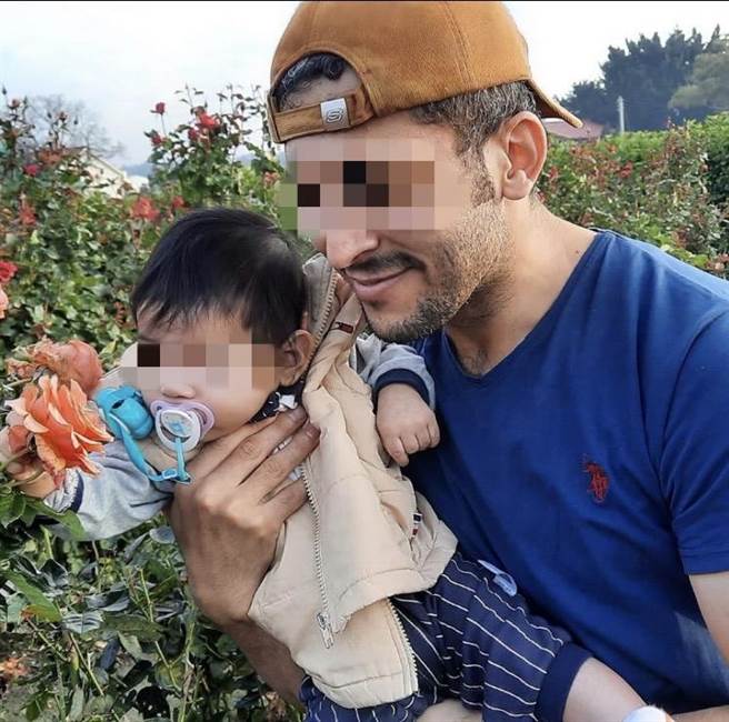 伊拉克籍男子Azeez1家3口去吃宵夜竟遭公車撞擊母嬰雙亡，他泛淚痛訴，車速很快，我們幾乎過斑馬線了。（翻攝網站）