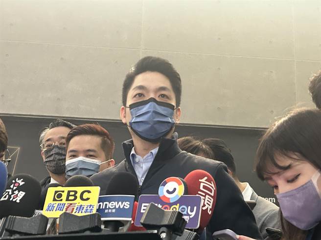 台北市長蔣萬安28日上午前往北市捷運工程局、台北捷運公司視察，會前受訪。（陳薏云攝）