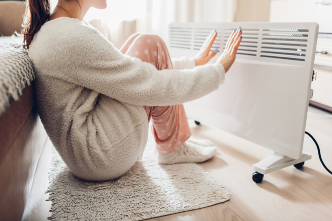 冬天使用电暖器，千万不能插延长线。（示意图／Shutterstock）