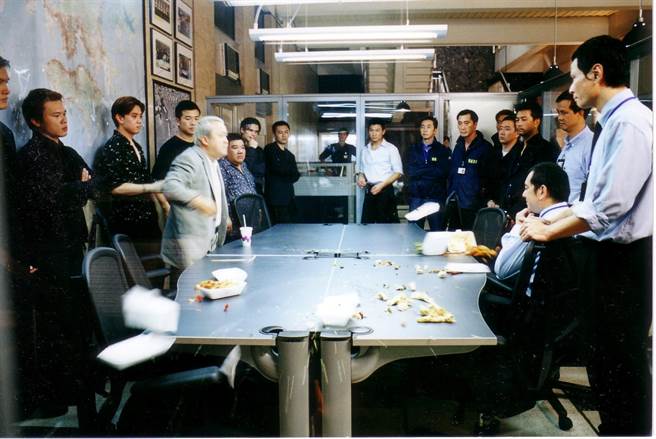 曾志伟扫开饭盒的戏成为电影经典画面。（华映提供）