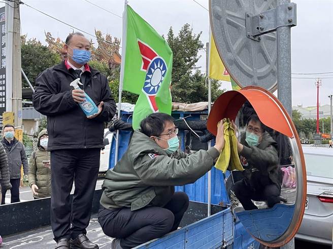 南市民政局和各区公所完成1367面反射镜清洁，维护民眾用路与行车平安。(台南市政府提供／曹婷婷台南传真)