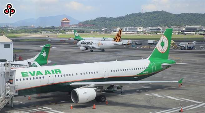 交通部长王国材指出，台湾航班飞到大陆有很多限制，两岸航班仍维持北京、上海、厦门与成都4个航点。（本报资料照）