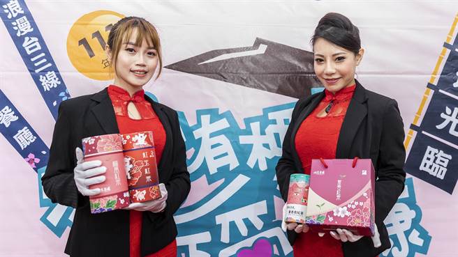 浪費台3線商圈店家展示「新竹良品」，北埔鄉怡農茶園推出物美價廉的「蜜香貴妃茶」、「椪風紅茶」和「蜜香紅茶」。（羅浚濱攝）