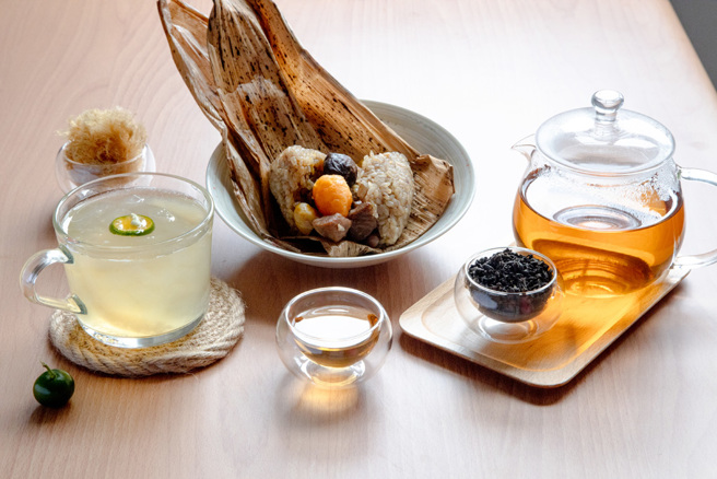 石门三宝：肉粽、石花冻、铁观音茶。(图／石门区公所提供)