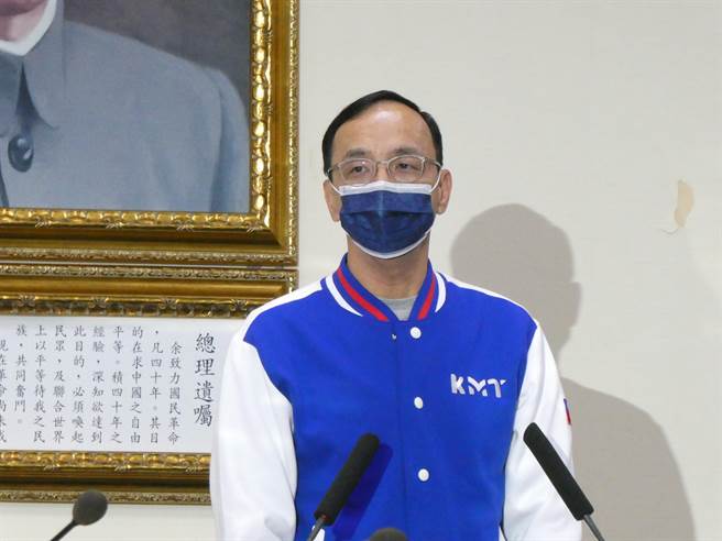 蔡英文總統昨天宣布，自2024年起，我國義務役役男役期由現行4個月恢復為1年，稱唯有備戰才能避戰。國民黨主席朱立倫下午在黨中會上表示，「蔡總統你錯了，你真的錯了」，是要備戰（國防）加上對話才能避戰。（周志豪攝）