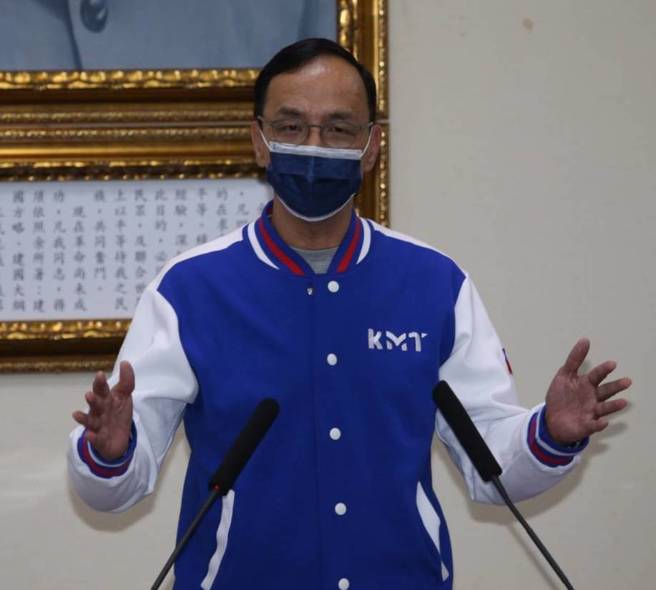 國民黨主席朱立倫主持中常會發表談話表示備戰加上對話，國防加上對話，才能真正避戰，這是全世界不變的道理，直指總統蔡英文錯了！（陳君瑋攝）