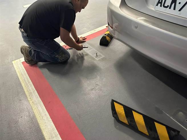 交通局接獲民眾反映後，立馬將婦幼停車格內的車擋拆除改善，以利民眾停車。（交通局提供）