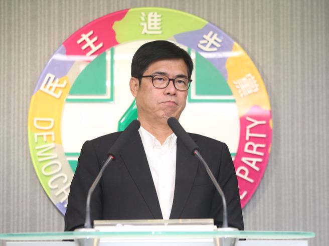 民進黨28日在中常會結束後，代理主席陳其邁和檢討小組召集人鄭文燦向外界說明選後檢討報告內容。（杜宜諳攝）