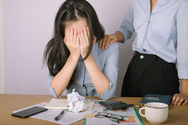 一名女网友表示，自己投了10多份履歷都石沉大海，想知道究竟哪里出了问题。（示意图／shutterstock）