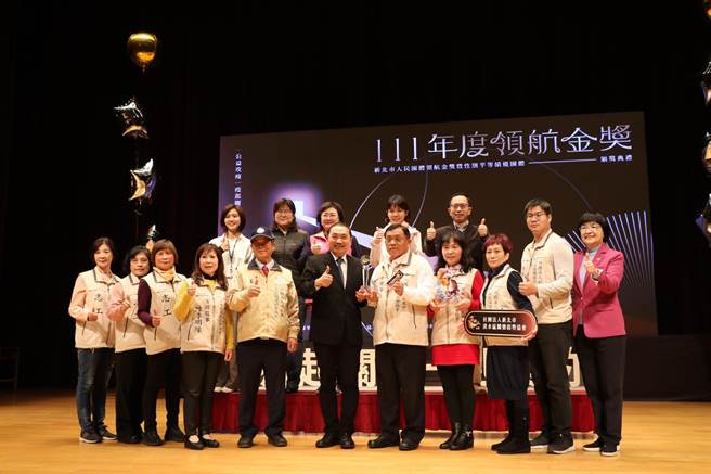 對於兵役延長為一年，新北市長侯友宜（前排中）表示，配套應跟人民說明跟報告，讓人民能夠安心。（陳慰慈攝）