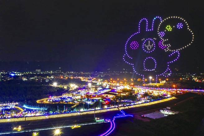 2023年南投灯会将于1／14日到2／5登场，除无人机展演，还有粉红兔兔副灯、主题灯区及周边产品等。（南投县政府提供／杨静茹南投传真）