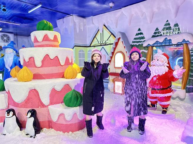 「冰雪奇园」，从覆盖白雪的隧道入口穿越后，映入眼帘的就是一个被雪围绕的村庄与森林。（读者提供／张妍溱台中传真）