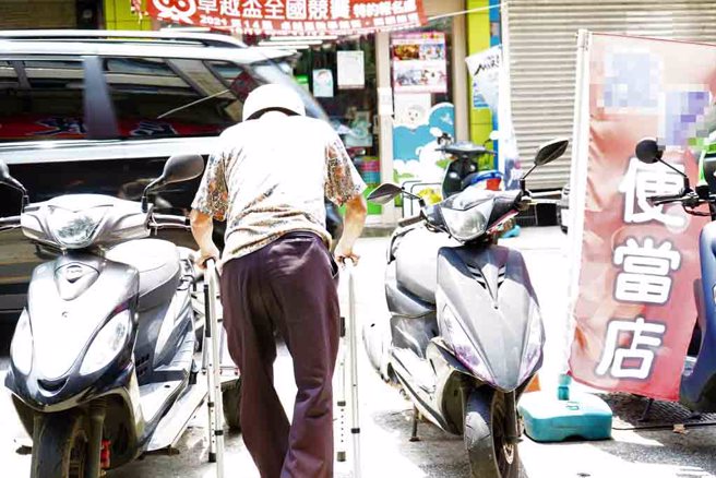 老年独居人口持续增加，林口区公所结合在地业者推幸福便当店，让长辈能够得到完善照顾。
(图／林口区公所)
