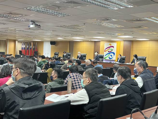 高雄市長陳其邁於昨日主持今年第12次道安會報。（翻攝照片／高雄洪靖宜傳真）