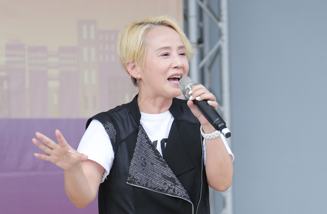 李明依直批宋逸民：「牧师不是CEO！」（图／中时资料照）