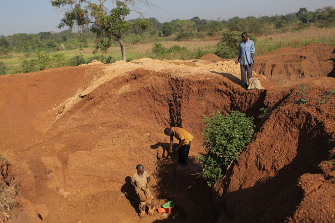电动车需求越来越高，刚果拥有丰富的钴矿资源。（示意图／shutterstock）