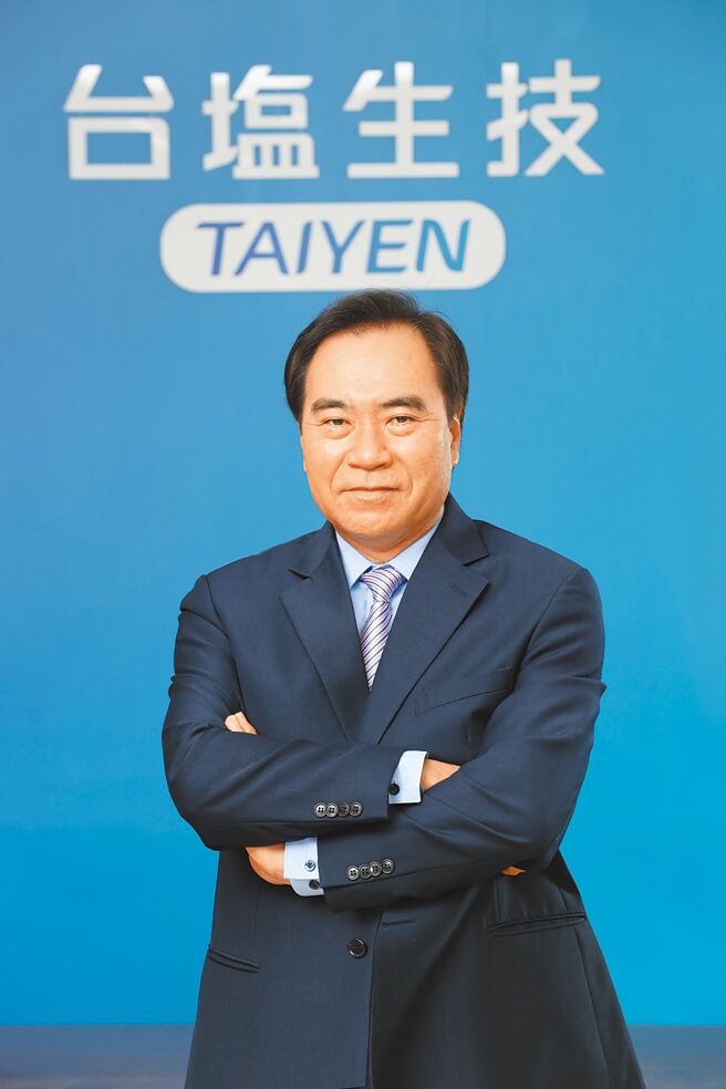 臺盐董事长吴容辉表示，面对疫后復甦和高龄化时代，预防保健、个人清洁与多元通路将成为大趋势，臺盐将锁定高毛利产品投入研发，并透过高附加价值提升营运绩效。图／臺盐公司提供