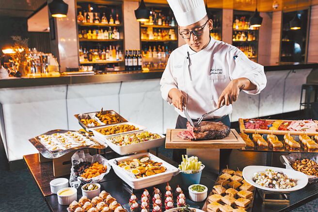 慕軒飯店12月31日推出「歲末夜未眠」自助晚餐，供應逾20道歐陸風情美饌吃到飽。（國泰飯店觀光事業提供）飲酒過量 有礙健康