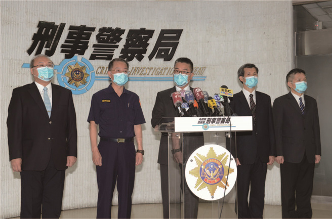 徐部长举行记者会。