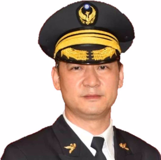 領航員：匡夢麟（苗栗縣政府消防局）消防三大任務「預防火災」、「搶救災害」及「緊急救護」，已經不單是傳統印象定位的「打火英雄」，而是全方位災害搶救到配合防疫救護全時段、區域，隨時出勤的團隊。在科技不斷進步的現代，消防工作接軌數位科技化的腳步也不能停擺，苗栗縣政府消防局透過使用各種資訊科技的軟、硬體搭配實現科技報案、科技救災及網路媒體消防宣導，藉由以上路徑，讓消防工作在內部上不僅增進效率、安全性，在外部上民眾的認知與信任都能有大幅度的提升，未來期望消防工作能不斷精進，在科技時代中，持續給予民眾有感的服務。(圖／苗栗縣政府消防局提供)
