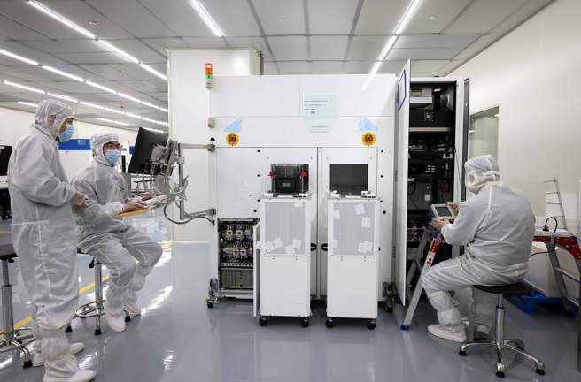 大陆半导体产业技术不够高、竞争力不强，大部份依赖以量取胜的商业模式。（图／新华社）