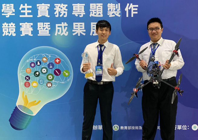 朝陽科大資訊工程系學生勇奪教育部技專校院學生實務專題製作競賽資工通訊群全國第一。(圖／朝陽科大提供)
