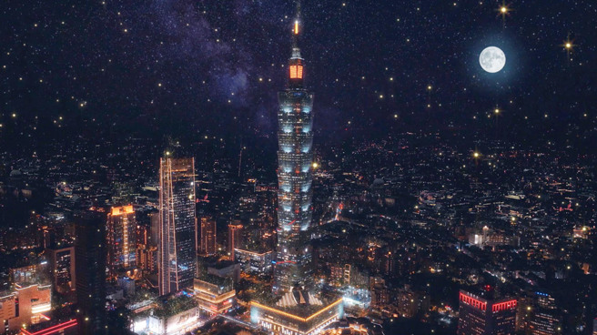 ▲从信义商圈到东区商圈，灯会让台北夜晚布满光点。(图／臺北市政府观光传播局提供)
